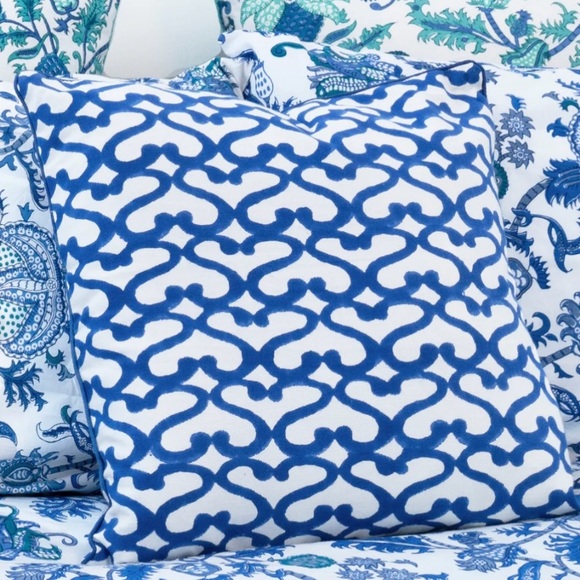 💙💙ROLLER RABBIT BLUE CATA DECORATIVE PILLOW 18X18 WITH INSERT💙💙 - Picture 1 of 5